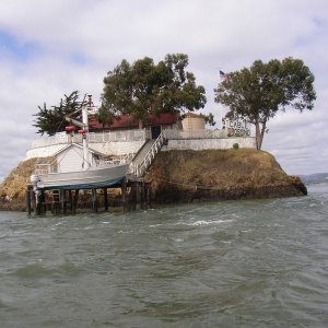 Red Rock Light Bed and Breakfast in San Francisco Bay