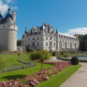Some chateaus span the river.