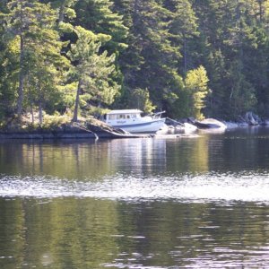Media '' in album 'The conture of the bottom allows easy tie-up to shore with a bow anchor set.'