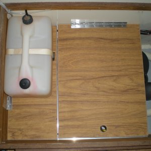 Media 'Webasto tank installed and additional storage' in album 'Finished Mascoat and Polar white paint'