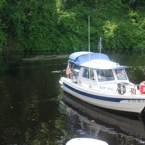 DSC 0028 - Litl' Tug setting up to 'raft out'.