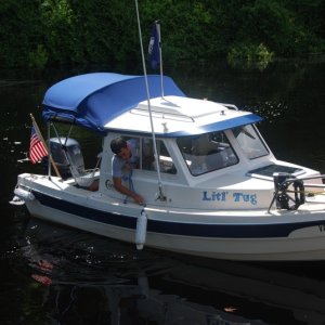 DSC 0029 - Tivo prepares to raft up.