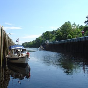 Litl' Tug in Deep Creek Lock