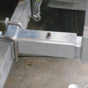 Heavy duty vertical guides.  These do not bend when bumped.