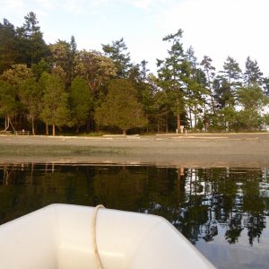 The West beach at Turn Island, very shallow here, not a good anchorage.