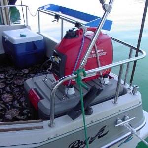 I'll get a photo of the set-up on the swim step next time I'm out on the hook!