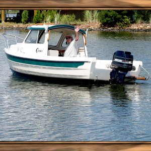 That's me in Jefferson Creek off the lagoons where I am moored. Headed out to Little Assawomen Bay and eventually where I met another 16' C-Dory.
A good friend took this with her new lens and she framed it to perfection.