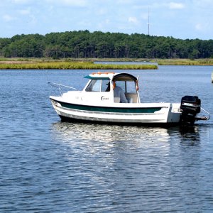 Shallow water cruiser.
Three feet max here when the tide is up, until you get out into the bay where it is four feet,maybe five.An adventure when the wind blows.
Jefferson Creek, Bethany Beach, DE.