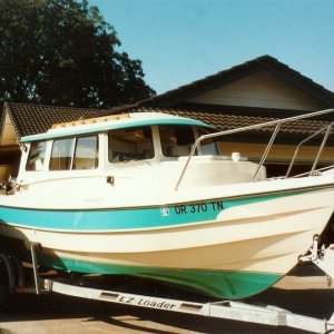 Media 'New EZ Loader tandem axle trailer that replaced a Calkins single axle.' in album 'Our 1985 Sea Ranger sold to make way for Reel Estate (22 Cruiser) 1992'