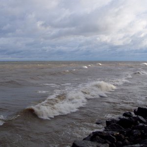 L. Ontario Storm 10-29-06: Waves at 20+ Feet