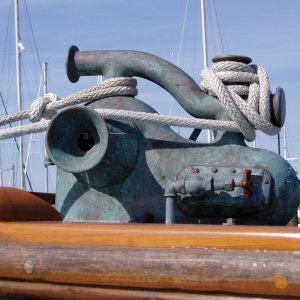 (Robbi) Cast bronze steam powered capstan on the "Mitlite"