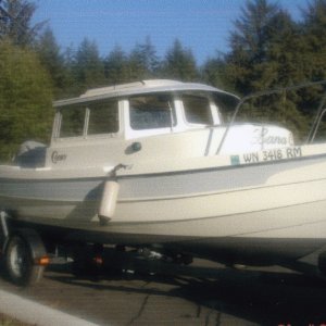 21 Oct 2006 Cornet Bay 
Another photo of the 19' 
       LANA C