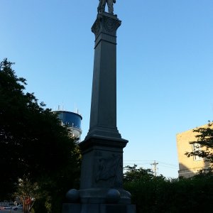 Memorial to confederate dead in e-city