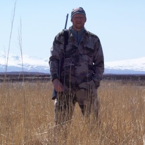 Media 'Unimak AK bear hunt 2009 007' in album 'Sow and two cubs 300 yrds'