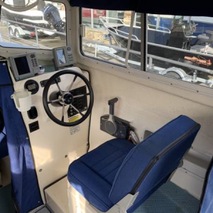 Media 'Thu Jan  2 13:47:40 2020' in album 'Boat at Dealer'