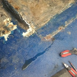 Media 'Definitely water under plate' in album 'Metal plate under fuel tanks?'