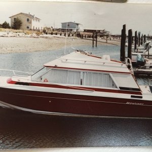 My parents earlier Bayliner, a 1978 Victoria 2750, lots more fun memories cruising the Gulf Islands in this boat.