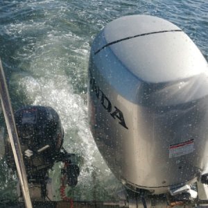 New Suzuki 2.5 in kicker mode testing.  The angle of the main is to keep a straight course.