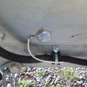 18/09/2011..installed a hose clamp to support the trailer pigtail...the only thing that was holding the wiring was the grounding wire.