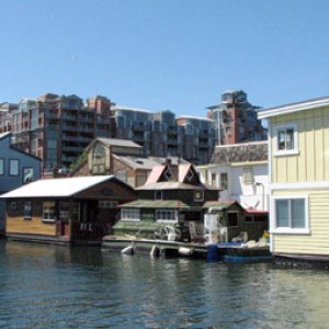 Floating homes at Fishermen\'s Wharf in Victoria