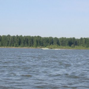 Stealth boat on the Columbia River2