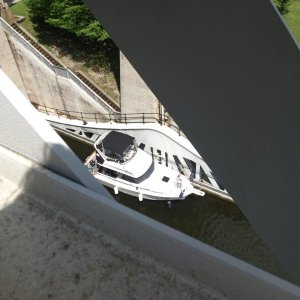 Peterborough lock - down side boat