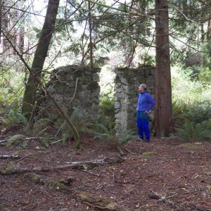 Monk's Wall in Beware Passage.  The arch has fallen down.