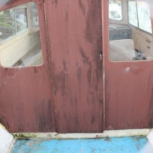 pretty rough plywood bulkhead, gone now, will be canvas