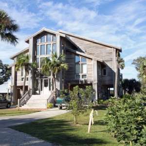 IMG 0158 front of house