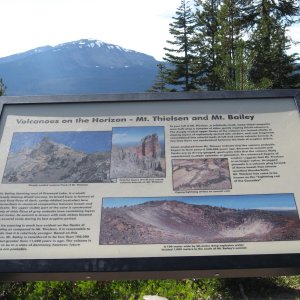 plaque at the viewpoint of Diamond lake just before getting to Crater lake