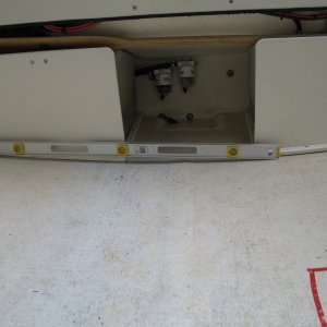 Levelness of gunwale to cockpit center