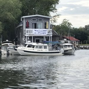 064DougsBoatHouse