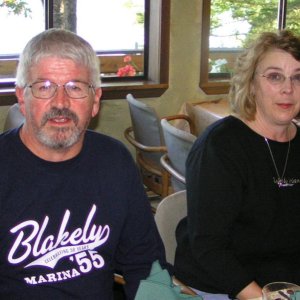 (Pat Anderson) Fred and Robbin (Anita Marie) at Floathouse Restaurant Gorge Harbour 9-10-05