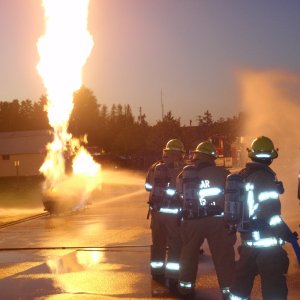 Media 'Big propane tank fire.  Stand back.  She's gonna blow!' in album 'Grill w/20 lb propane tank fire'