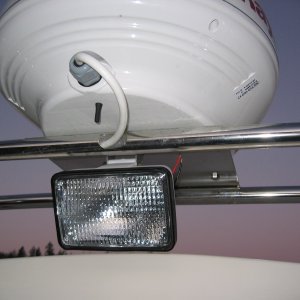 Media 'Flood light' in album 'boat speaker 15-29-2006 003'