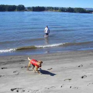 20060924 - 02 Columbia River - Good buddy Todd & Tucker dog