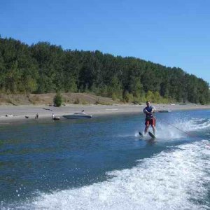 20060924 - 03 Columbia River - LOOK I can still water ski