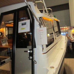 Glass bulkhead door
