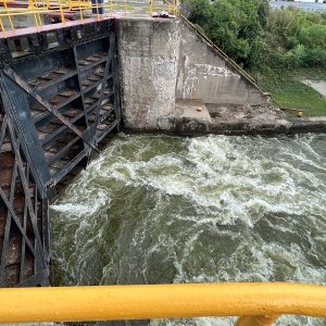 Water valves dump water just below lower gate. Lock 28A