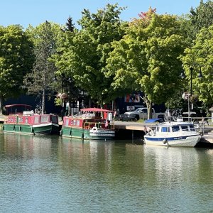 C-Traveler and some canal boats in Fairport
