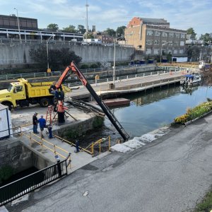 Removing debris from Lock 35