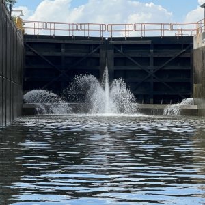 Lock 32 Gate Seal leak waterfall