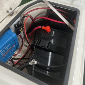DC to DC and 2 x 100ah lifepo4 batteries