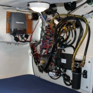 Media 'Raymarine S-1000 installation' in album 'At dock after the test drive'