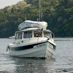 Rick piloting Hunky Dory away from mooring
