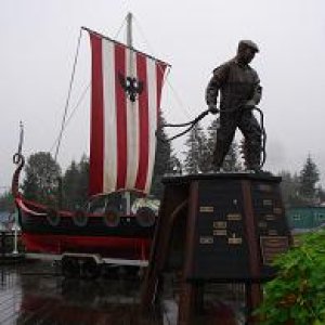 Media 'Petersburg Fishermans Memorial' in album 'Gene & Margaret flying to Elfin Cove'