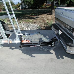 10,000# Equal-I-Zer hitch. Eliminated sway in 50-60 mph range as advertised.