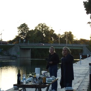 Setting up for steak dinner in Newark. Chilly!