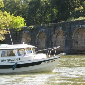 Knot Flying and remains of old Erie aquaduct