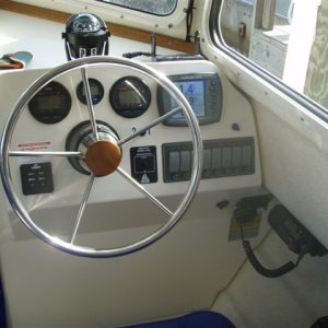 23CapeCruiser with  Yamaha gauges Garmin 498 GPS, with Garmin fishfinder